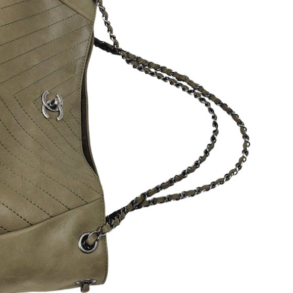 Chanel Green Tote Bag - Picture 7 of 11